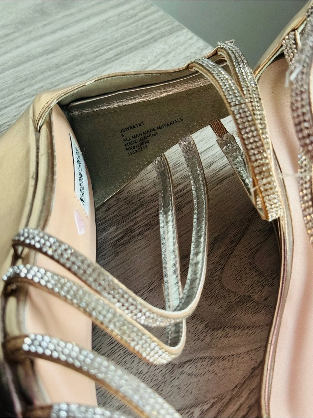 Steve Madden size 5 juniors gold metallic strappy wedges